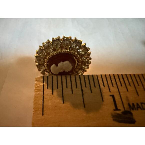 Vintage Signed CORO Cameo Earrings Screw Back Rhinestone - Picture 3 of 4